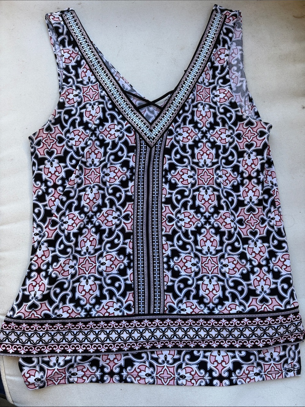 White House Black Market Black, White & Pink Sleeveless V-Neck Printed Top